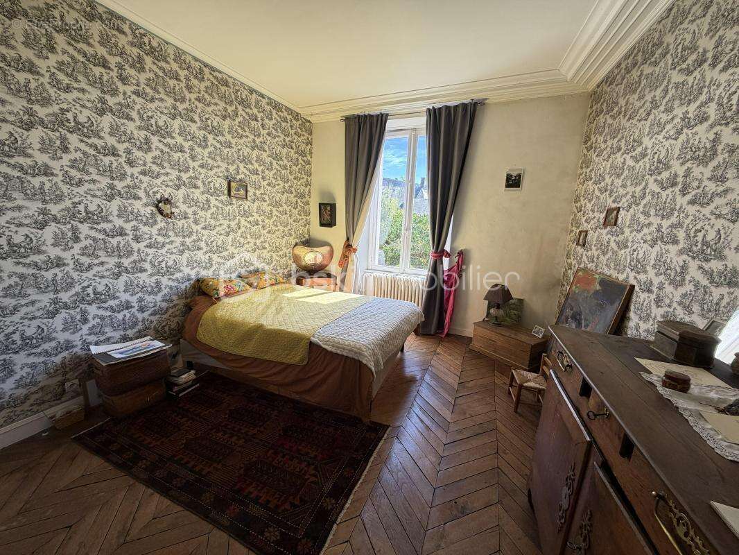 À VENDRE – Grande maison familiale d’environ 245 m² à Coutances - photo 5