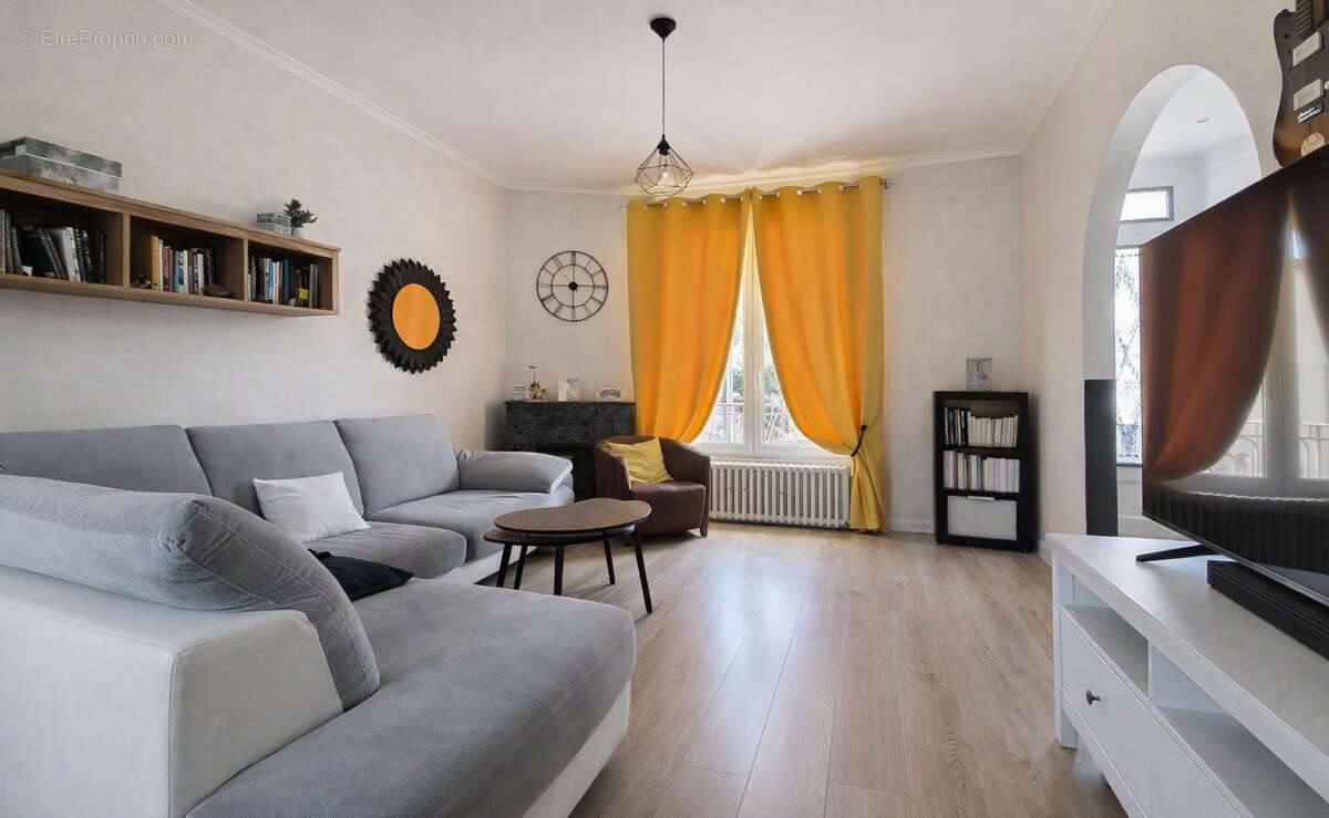 GOMMONVILLIERS - Maison 6 pièces avec appartement indépendant - photo 2