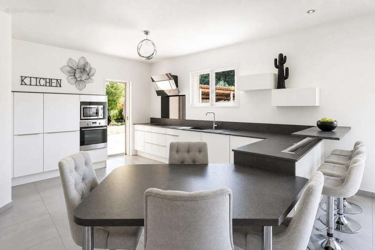 Maison 7 pièces avec grand jardin et piscine - photo 9