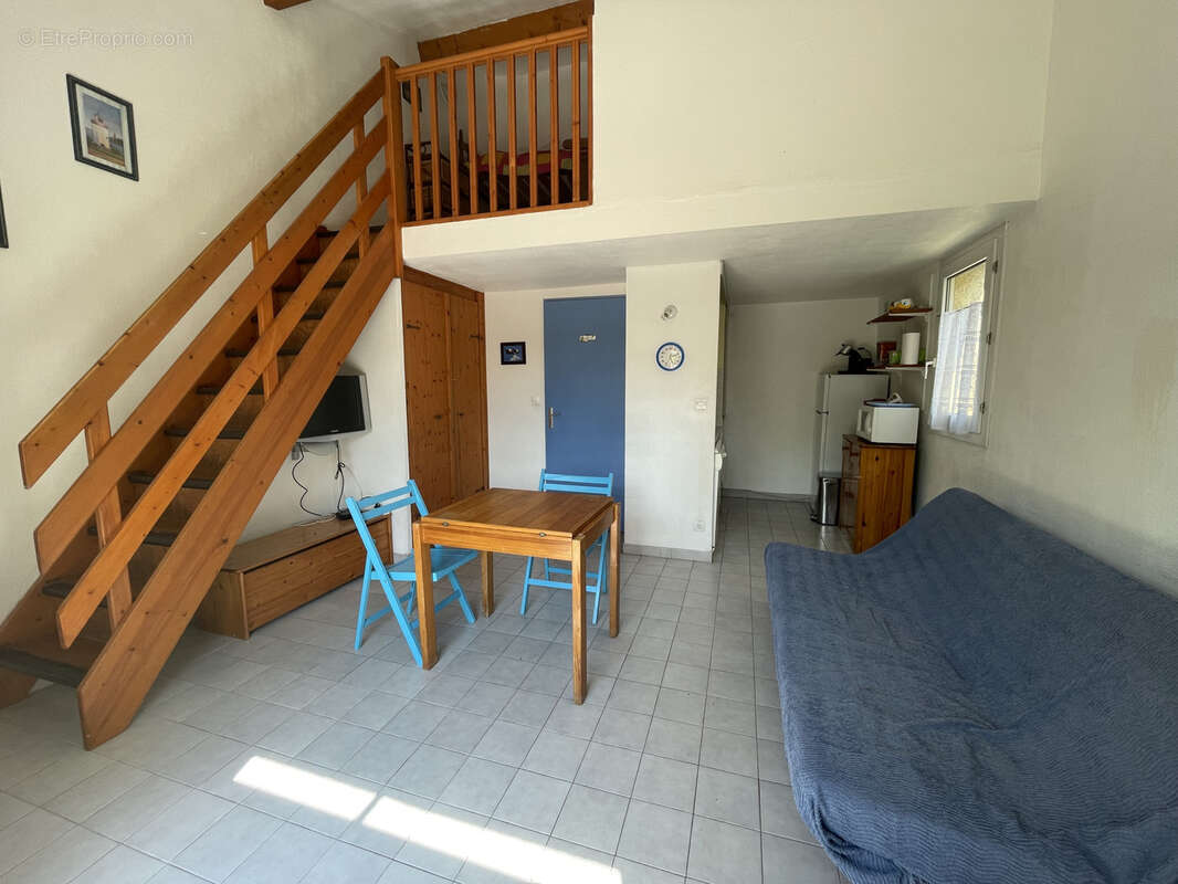 Maison à VIC-LA-GARDIOLE