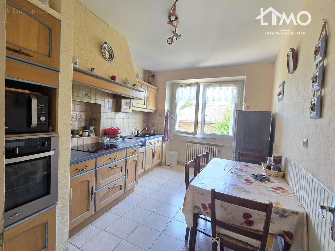 Maison 195 m² à Verneuil-Sur-Vienne  - photo 7