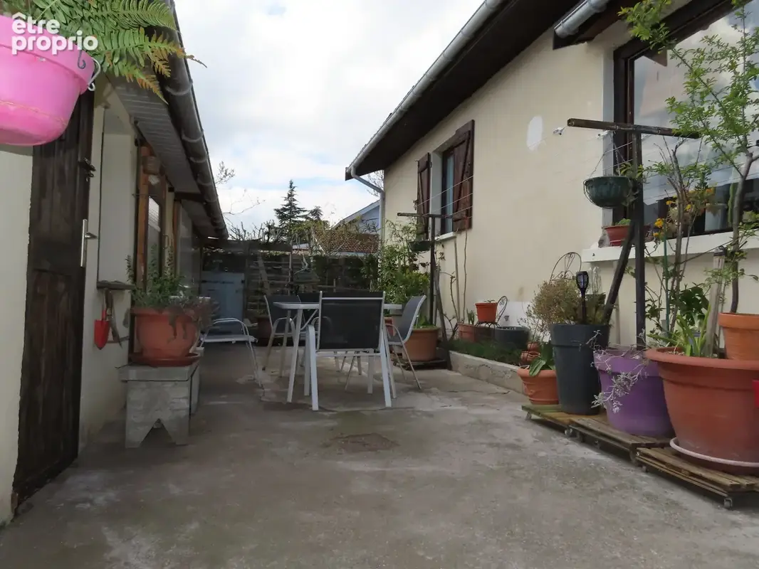 Maison proche du centre Mairie CHARVIEU, - photo 21