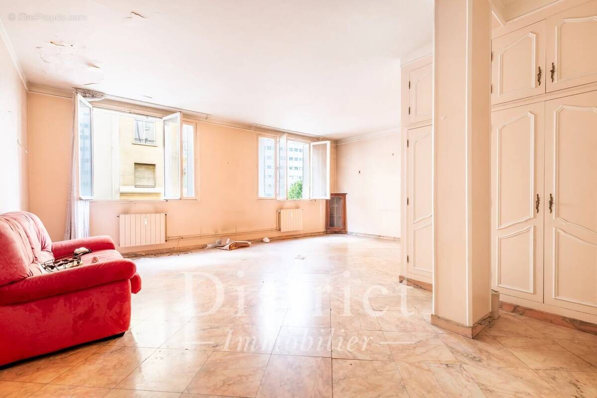 Appartement à PARIS-16E