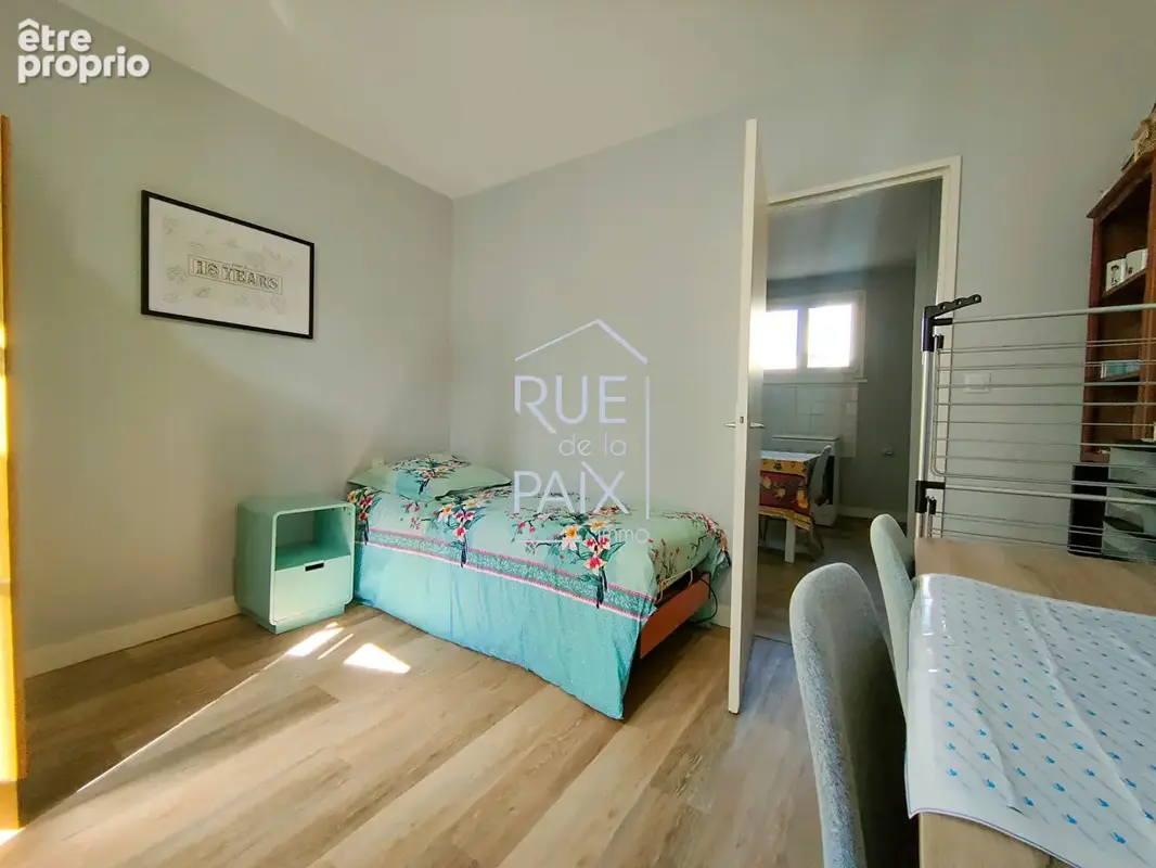 Immeuble Mirebeau 358 m2 - 6 logements + dépendances - photo 12