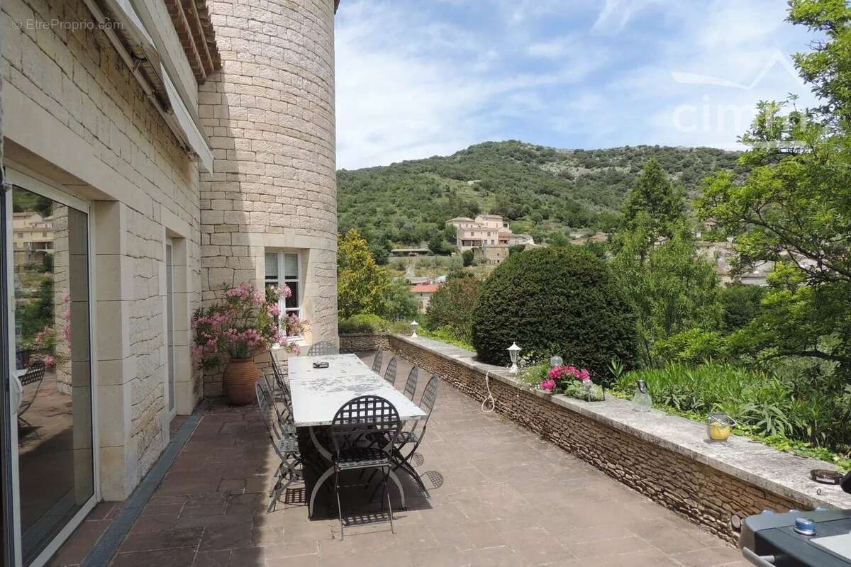 Maison à SAINT-SAUVEUR-DE-CRUZIERES