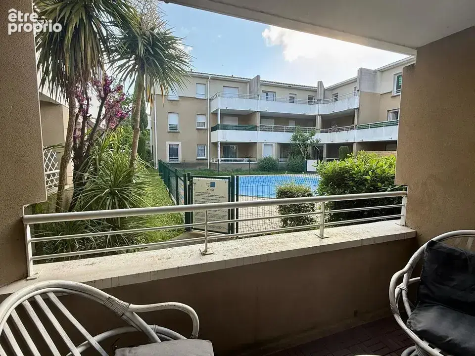 À découvrir sans tarder : superbe T2 rénové et meublé à - photo 9