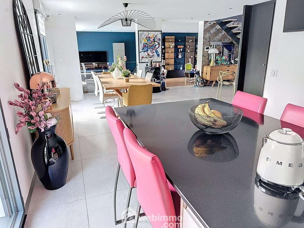 avec espace repas convivial - Maison à SAINT-PIERRE-DU-PERRAY