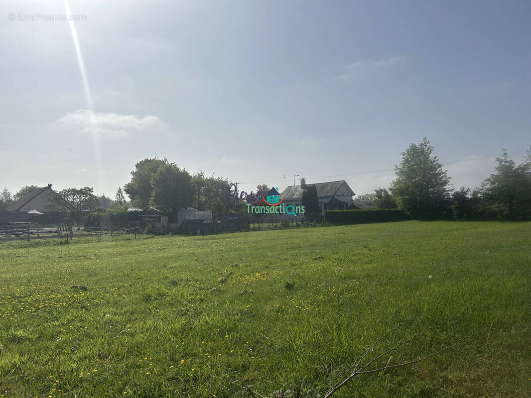 Terrain à SAINT-JEAN-DE-FOLLEVILLE