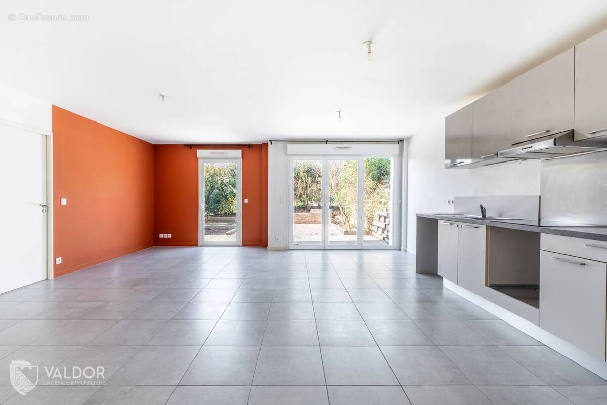 Appartement à ANSE