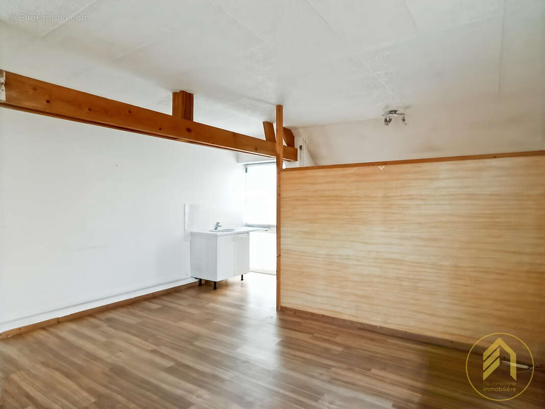 Commerce à SAINT-PIERRE-LES-NEMOURS