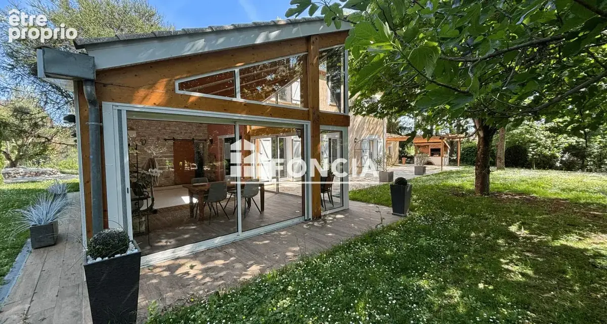 A vendre maison familiale 6 pieces avec piscine interieure sur parcelle arboree de 2774m2 - photo 2