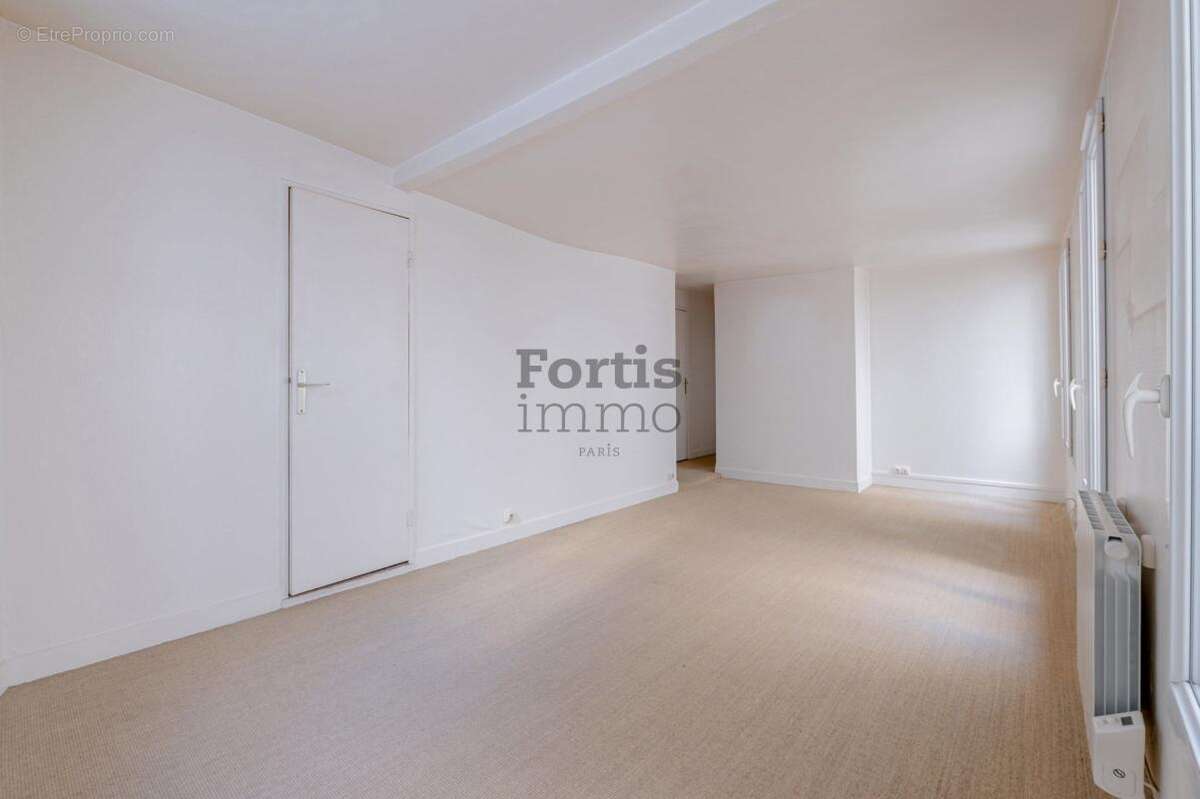 Appartement à PARIS-3E