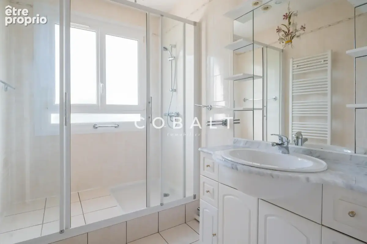 NANTES CANCLAUX   EXCLUSIVITÉ   Appartement T3 de 82 m2 en étage élevé avec balcon, grande cave de 9 m2 et par - photo 10