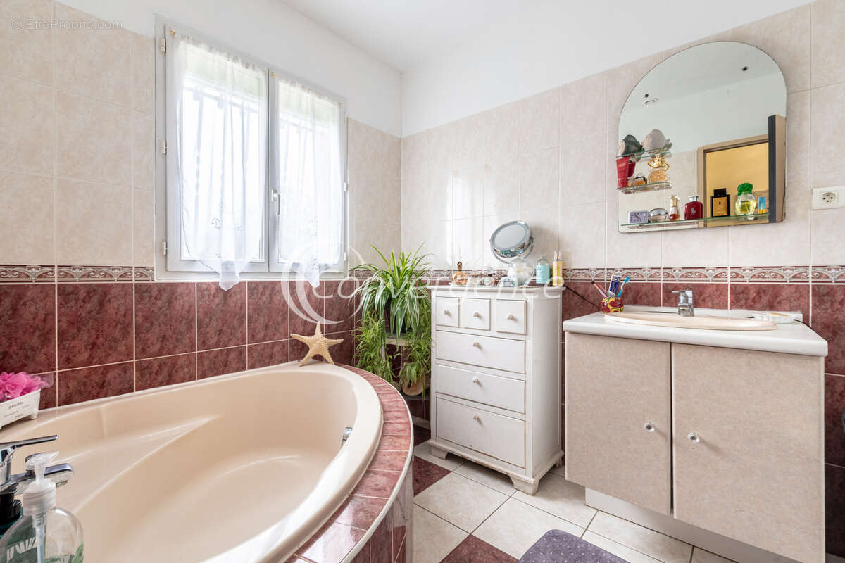 Maison à MAGNAC-BOURG