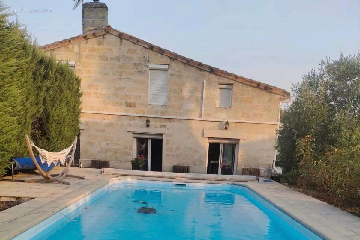 Maison à AMBARES-ET-LAGRAVE