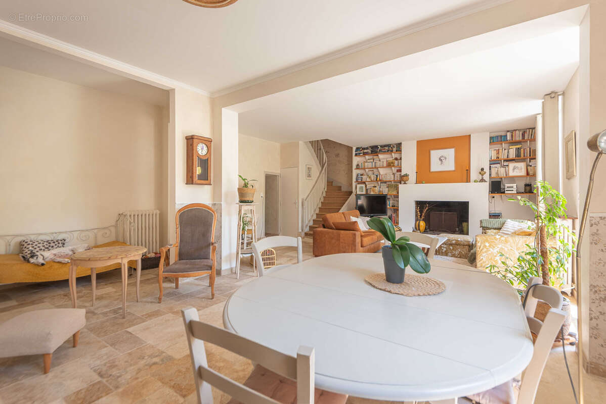 Maison en pierre - 228m2 - 4 chambres - photo 9
