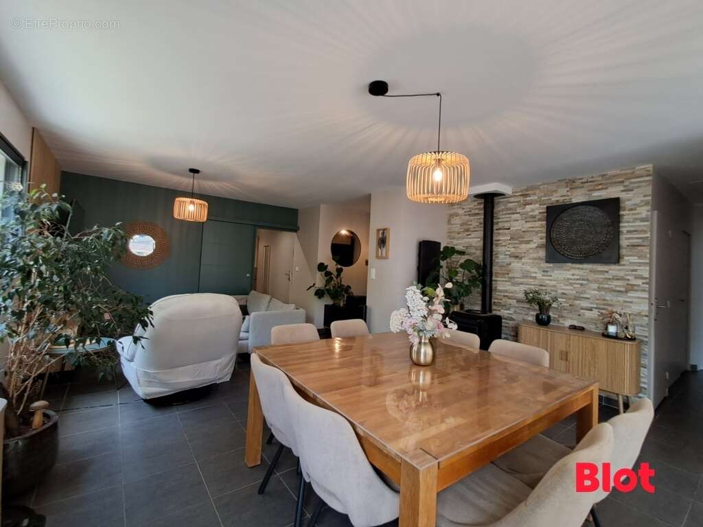 Maison à MINIAC-MORVAN
