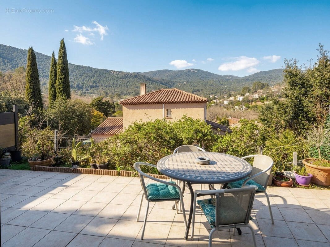 Maison à SOLLIES-TOUCAS