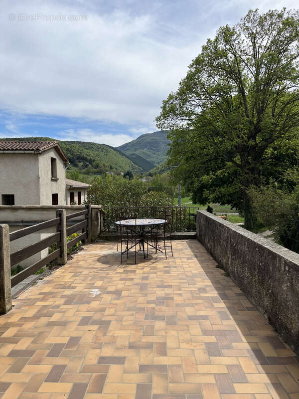 Maison à MONTJOUX