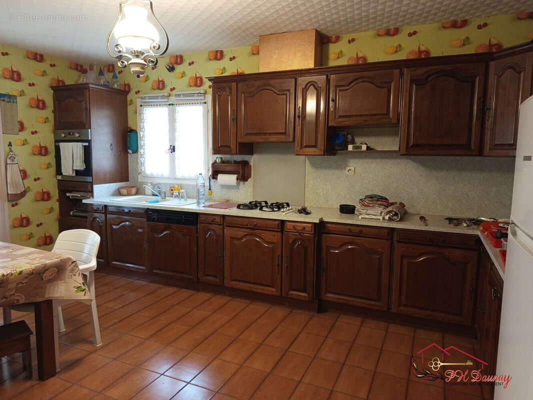 Maison à SAINT-JULIEN-LES-ROSIERS