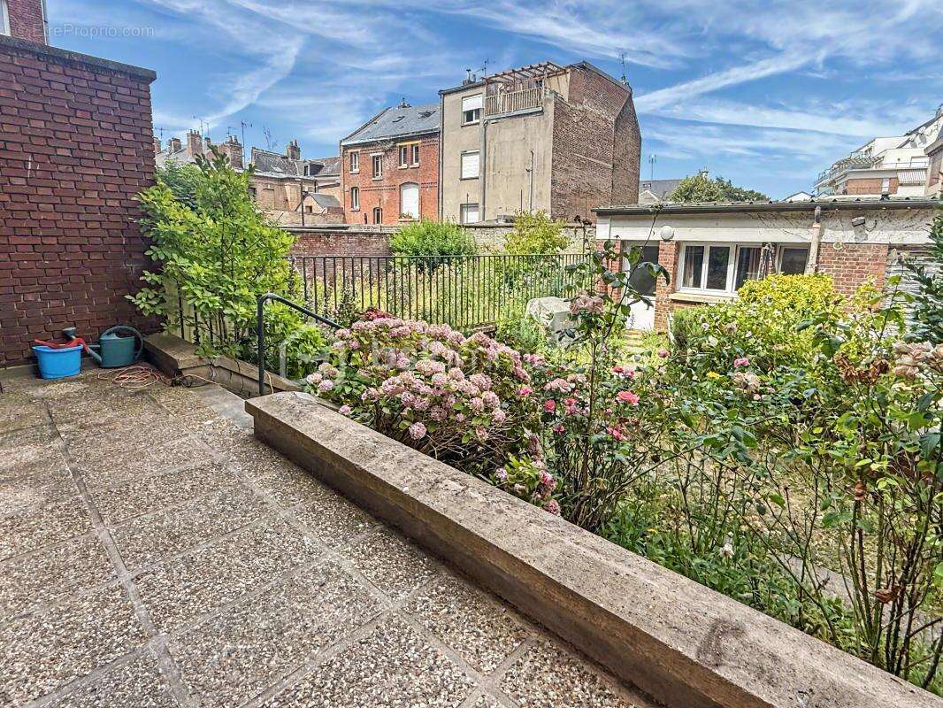 Comme une maison en plein centre-ville ! appartement avec entrée privative, jardin, studio indépendant et garage - photo 10