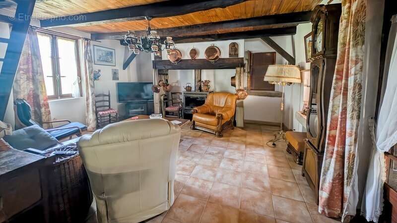 Propriété de caractère, piscine et dépendances - photo 5