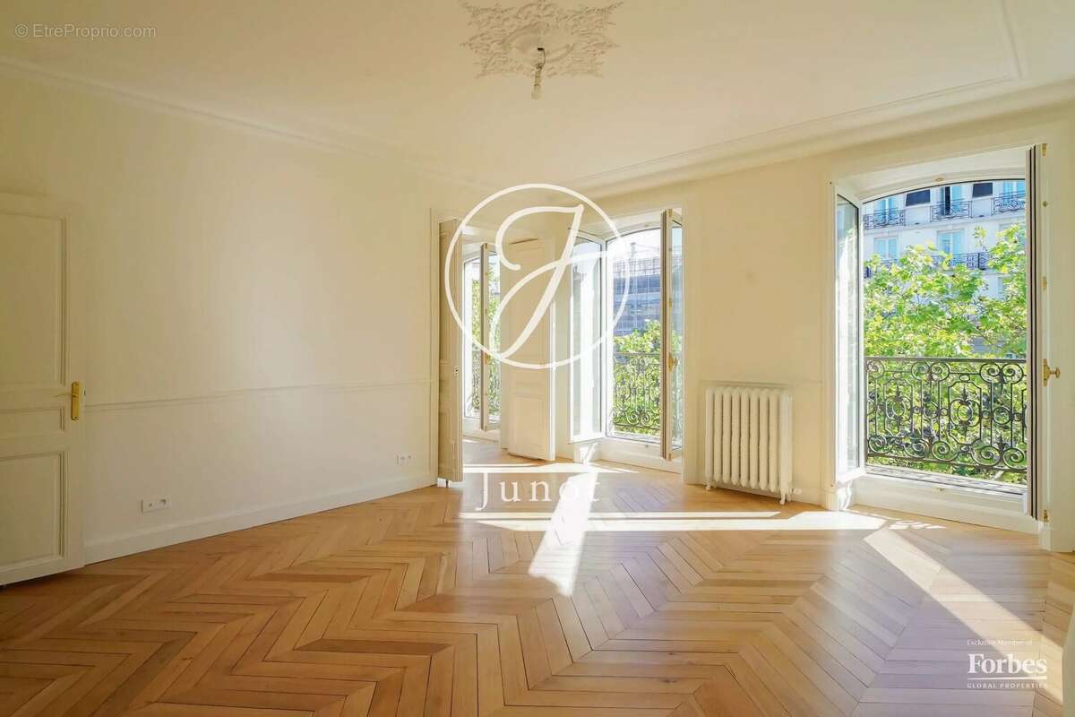 Appartement à PARIS-8E