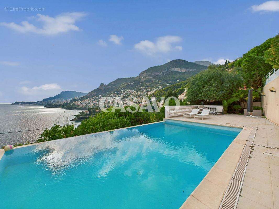 Appartement à ROQUEBRUNE-CAP-MARTIN