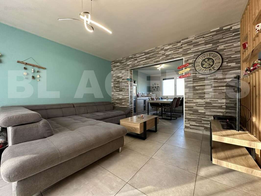 67b85fce-325b-4dd8-884f-777aadd6d64e - Maison à PURE