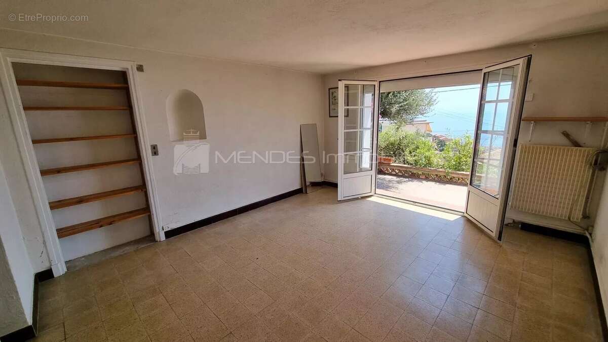 Villa vue mer a renover a cap d'ail - photo 15