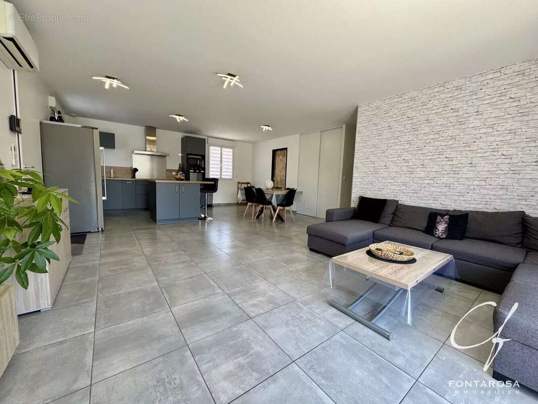 Maison à PUGET-SUR-ARGENS