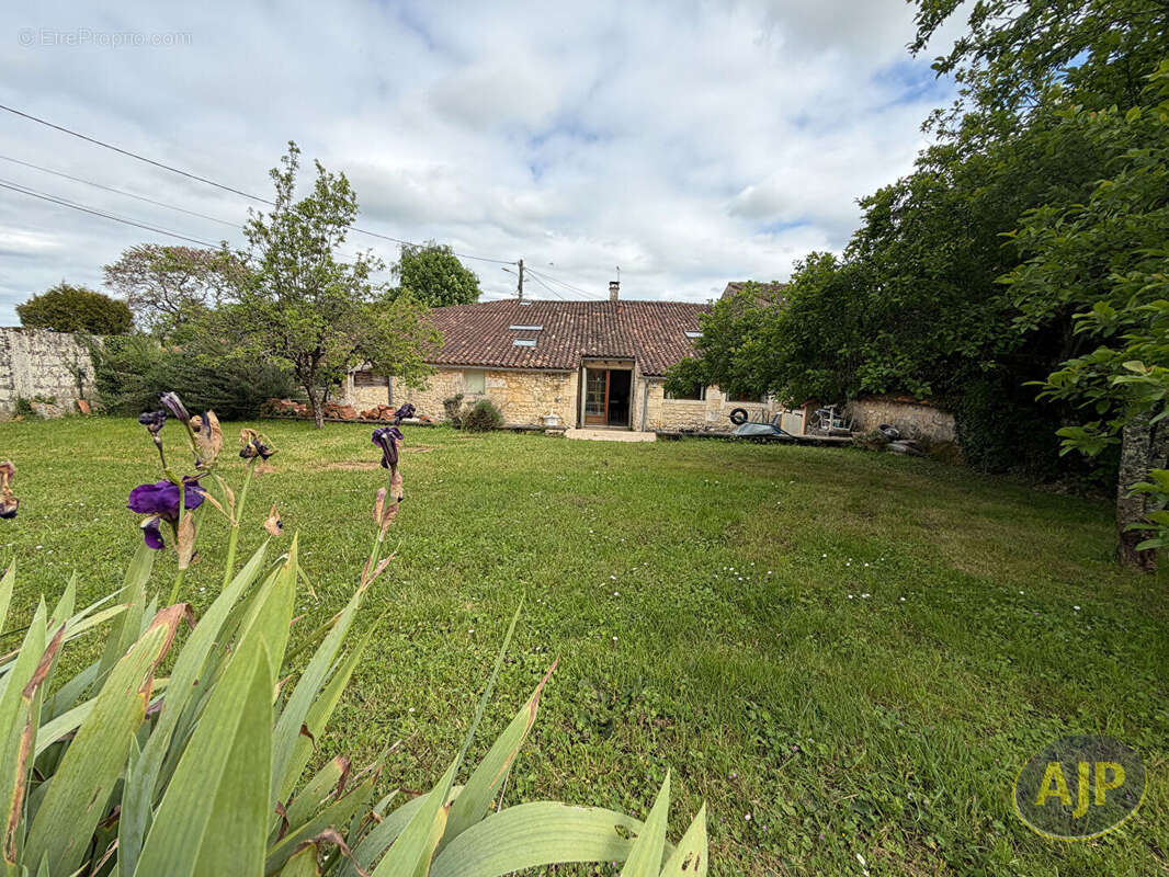 Maison à MAZEROLLES