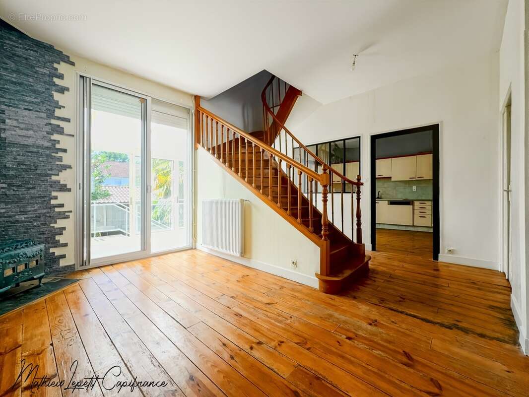  À VENDRE – Maison familiale de 159 m² avec 5 chambres et dépendance – PÉRIGUEUX (Quartier Hôpital) - photo 3