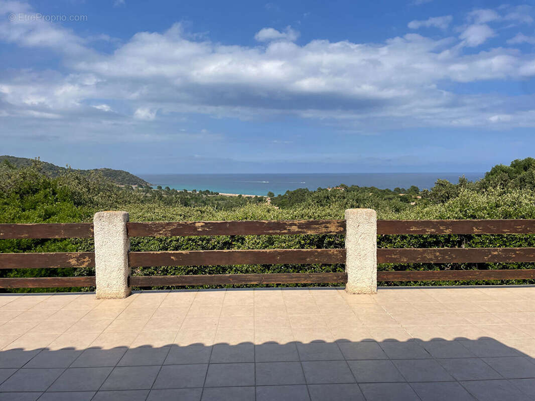 À vendre - Maison avec vue panoramique sur la mer, à proximité immédiate de la plage - photo 2