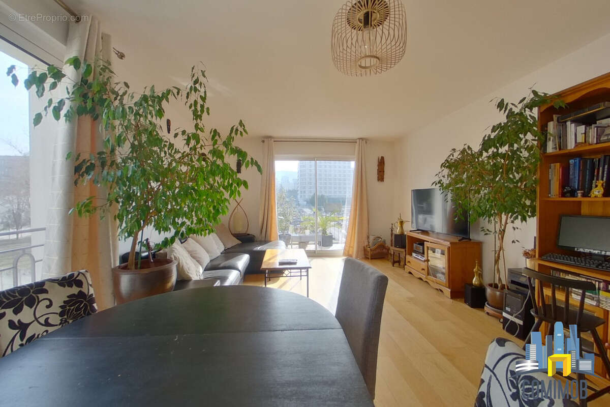 Appartement à LA GARENNE-COLOMBES