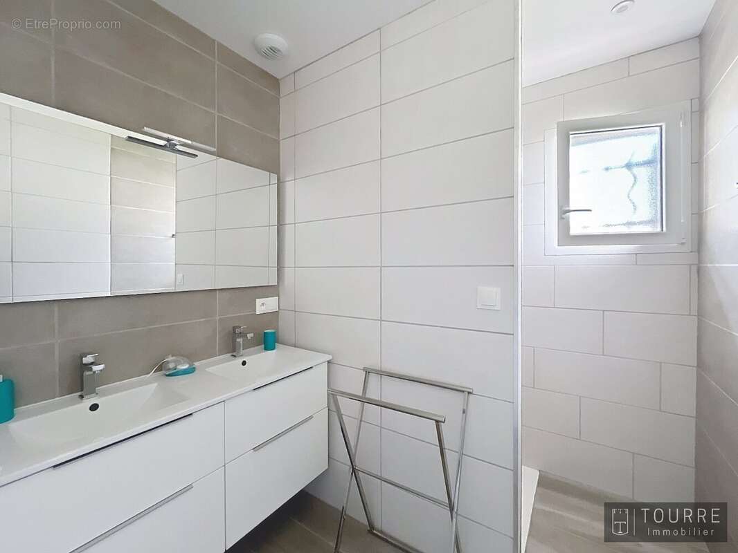 Maison à BERRIAS-ET-CASTELJAU