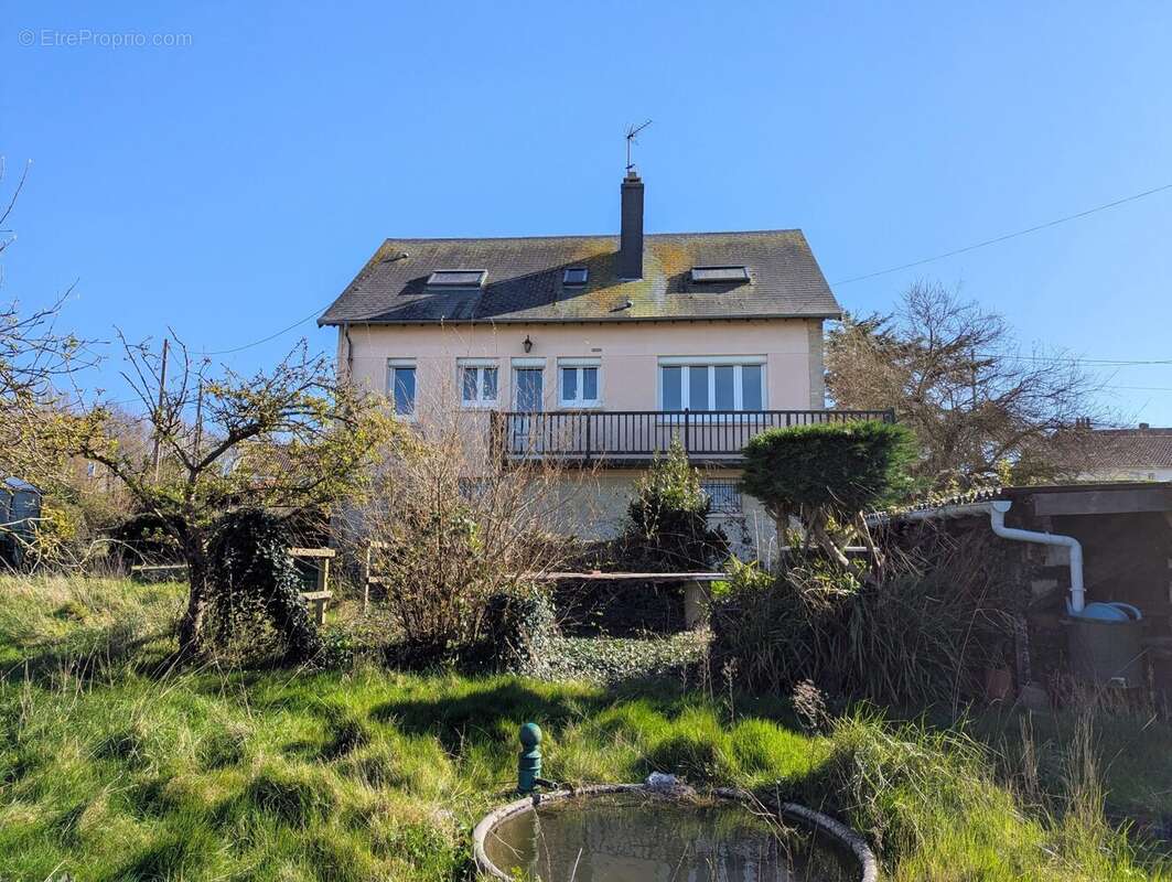 jardin arrière - Maison à GRANDCAMP-MAISY