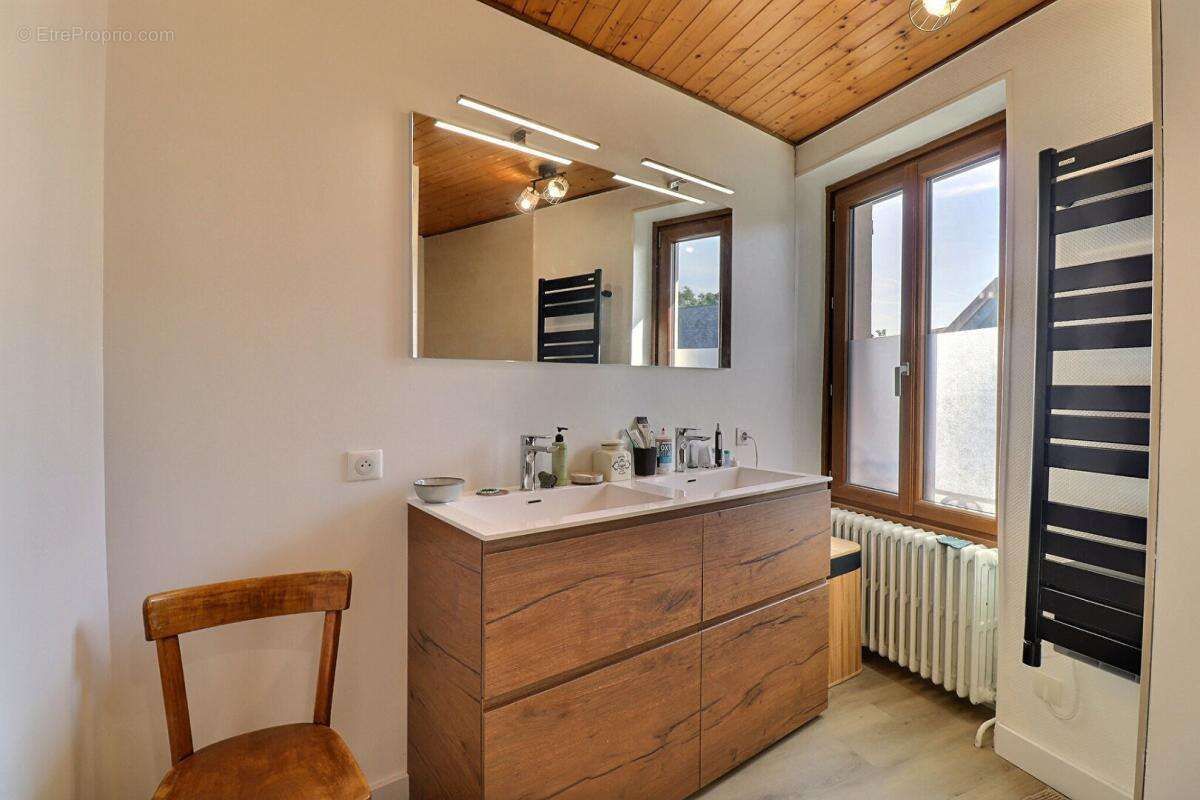 Maison de village 5P 139 m² avec sous-sol et dépendance La Chavanne (73800) - photo 6