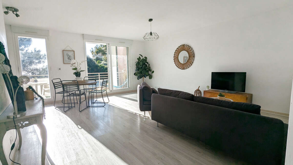 Appartement à SAINT-LAURENT-DU-VAR