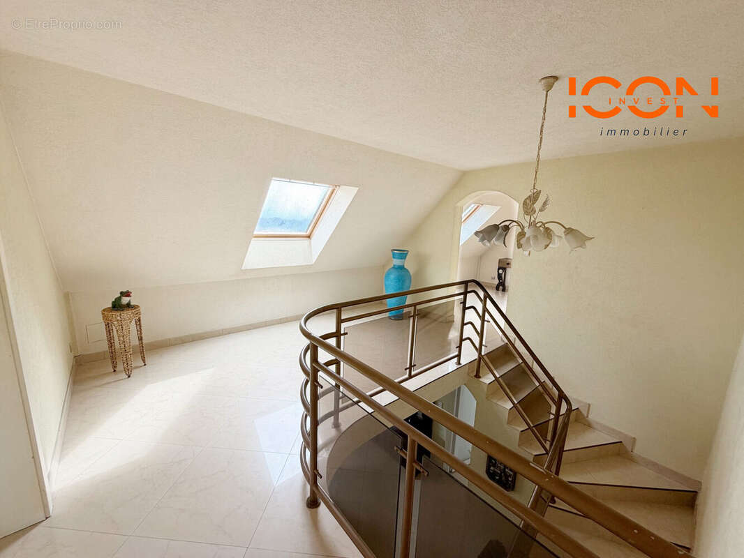 Maison à CUNELIERES