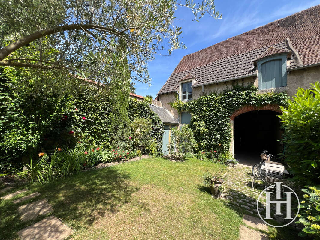 Maison à SAINT-AMAND-MONTROND