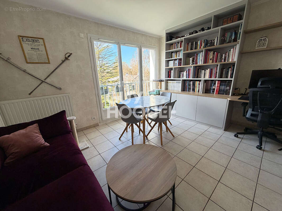 Appartement à LA CHAPELLE-SAINT-MESMIN