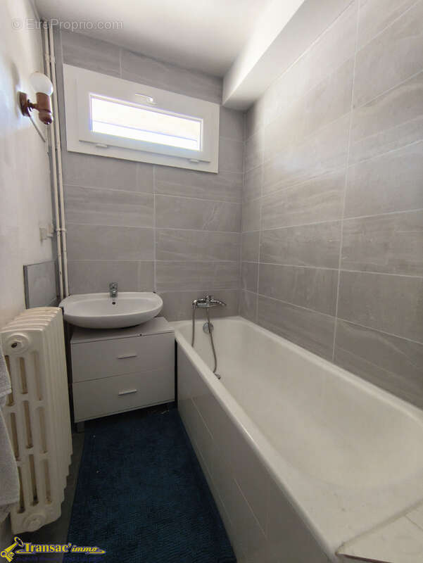 Haut de Thiers, appartement type F3 de 52m2 au RDC avec balcon et une cave. - photo 7