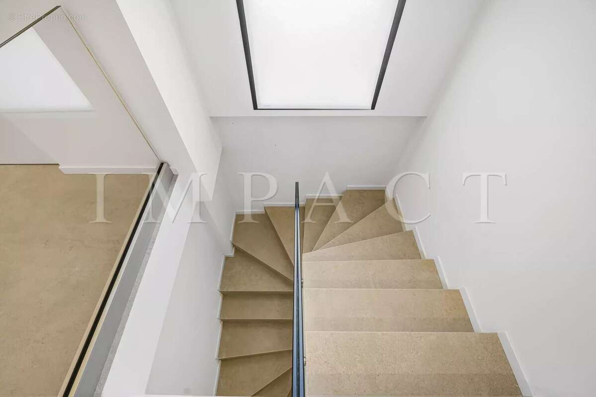 Maison à CHATEAUNEUF-GRASSE