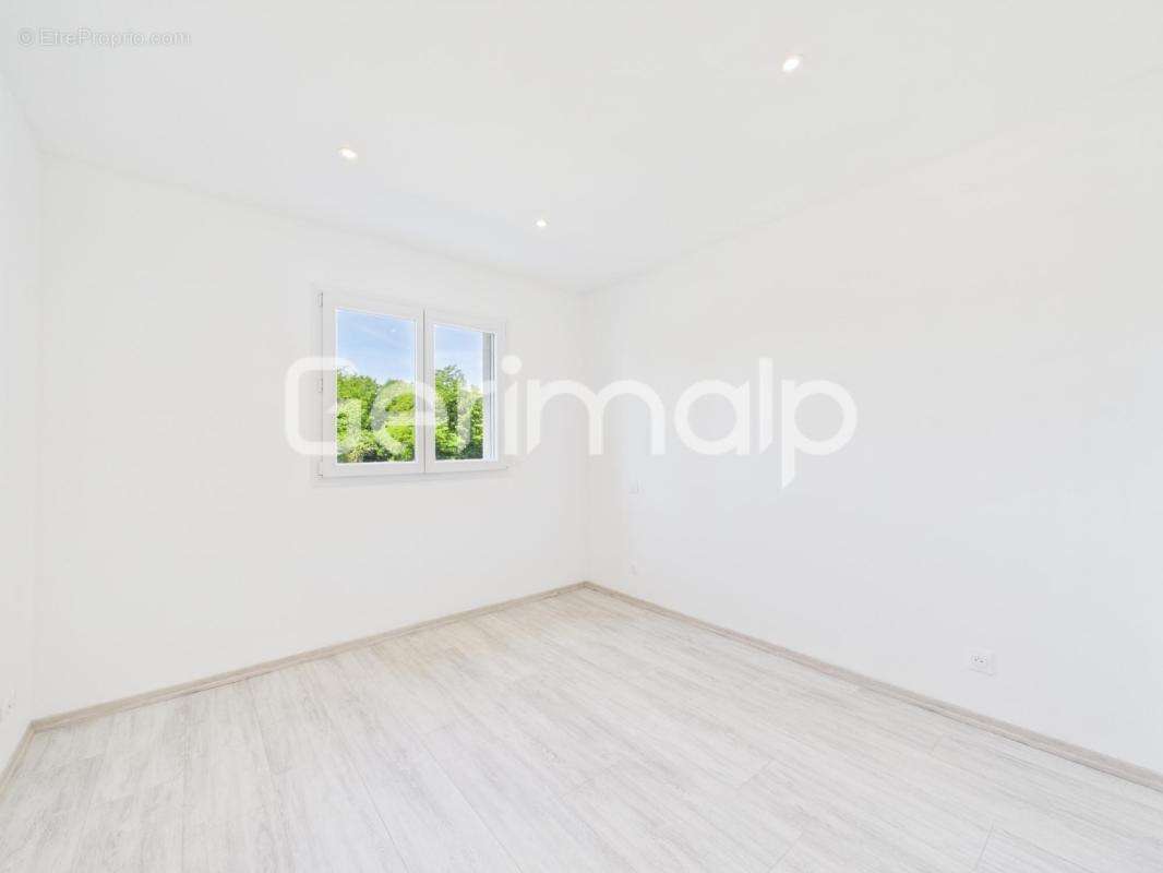 Vente - Maison - 5 pièces + cuisine - 130 m² - 535 000 € - - photo 20