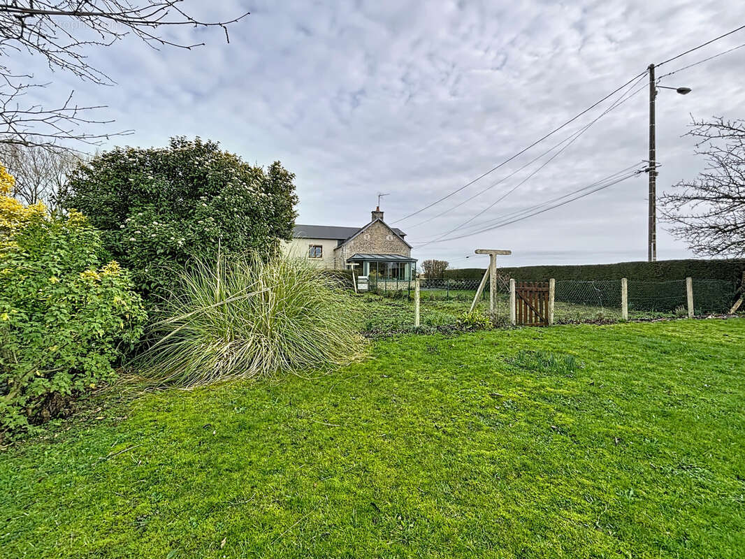 Maison à HOTTOT-LES-BAGUES