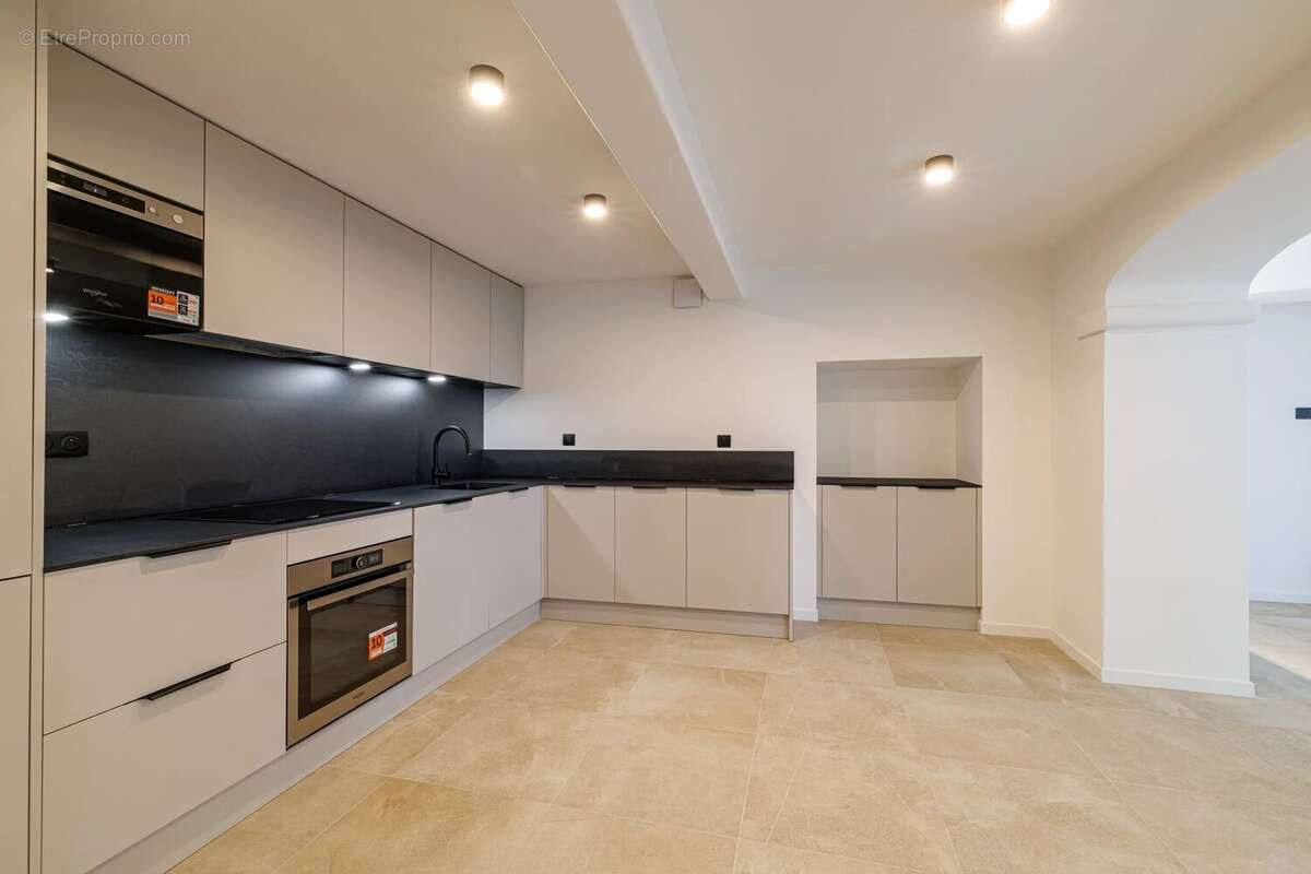 Appartement à SAINT-LAURENT-DU-VAR