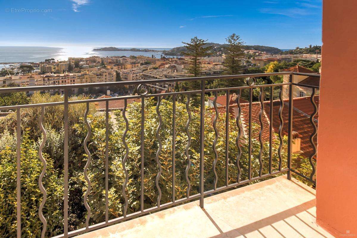 Appartement à BEAULIEU-SUR-MER