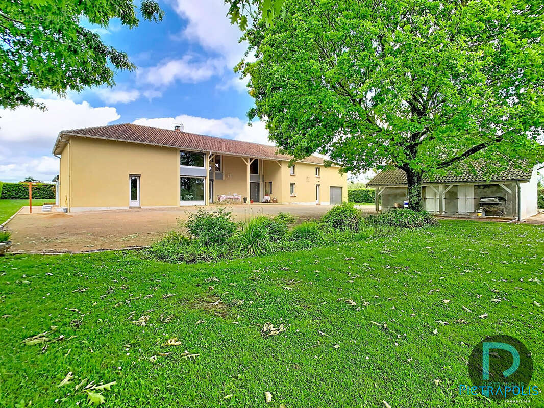 Maison 294 m² à Montracol  - photo 2