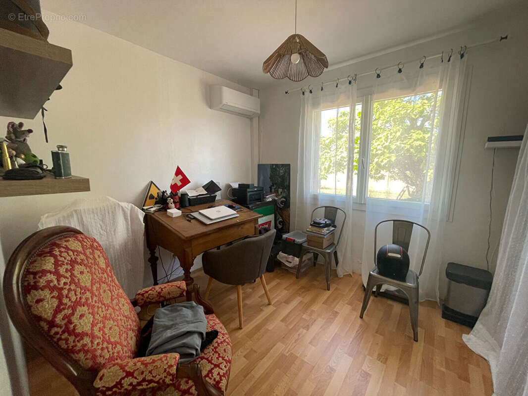 Charmante maison de plain-pied de quatre chambres avec piscine - photo 10